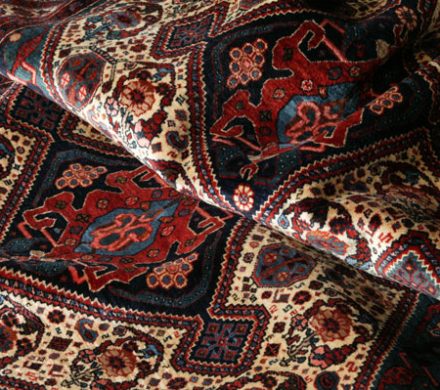 فرش قاین: هنری بی‌نظیر با گره‌های ریز و رنگ‌های گرم