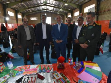 آغاز توزیع ۱۹ هزار بسته تحصیلی میان دانشآموزان نیازمند خراسانجنوبی با حضور استاندار
