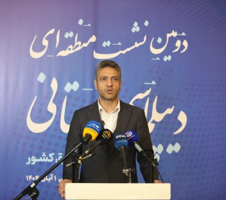 رونمایی از کیف دیجیتال سرمایه‌گذاری و امضای تفاهم‌نامه نیروگاه خورشیدی در خراسان جنوبی