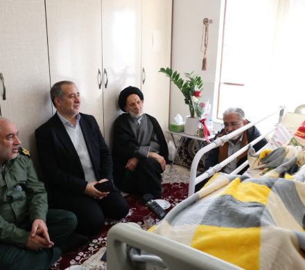 دیدار استاندار خراسان جنوبی با یکی از پاسداران حادثه دیده در حوادث اخیر