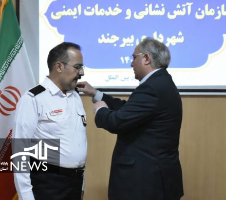 ۱۸ اتش نشان تازه نفس وارد شهر شدند.