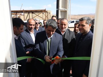 استاندار خراسان جنوبی در سربیشه کلید یک واحد مسکونی را اهدا کرد