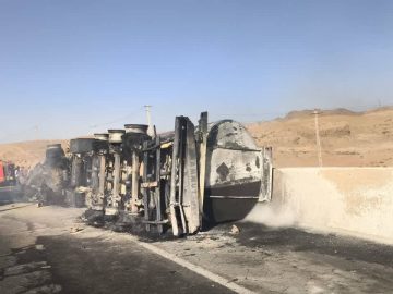 واژگونی و آتش گرفتن یک دستگاه نفتکش در محور بیرجند-قاین