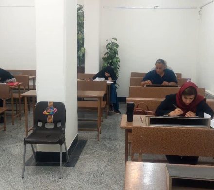 ارزیابی توانمندی‌های خوشنویسان در بیرجند؛ آزمون سراسری انجمن با مشارکت ۴۰ هنرجو برگزار شد